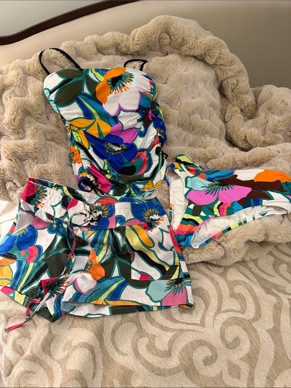 Floral Multi-Color women’s tanking & Swim Shorts - size 8 and small shorts